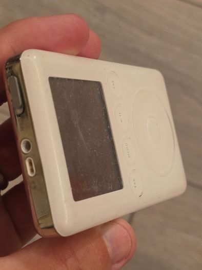 iPod Classic 3rd Gen 10gb (Free Post)