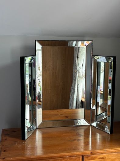 Vanity mirror