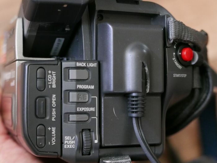 Sony Handycam CCD-TRV64E Hi8 Analogue Camcorder