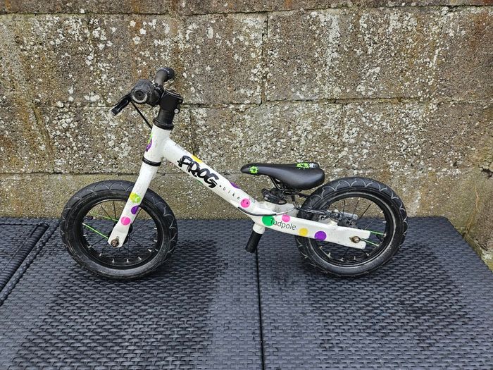 Frog Tapdole Balance Bike 12" wheels White with spots