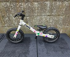 Frog Tapdole Balance Bike 12" wheels White with spots