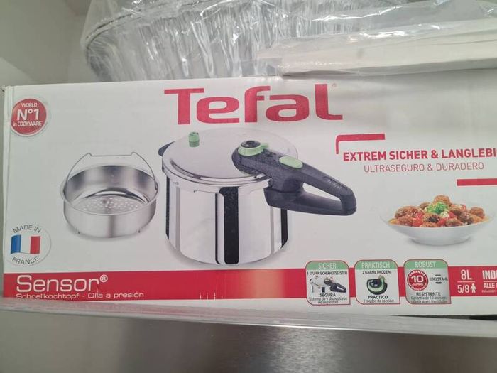 Pressure cooker