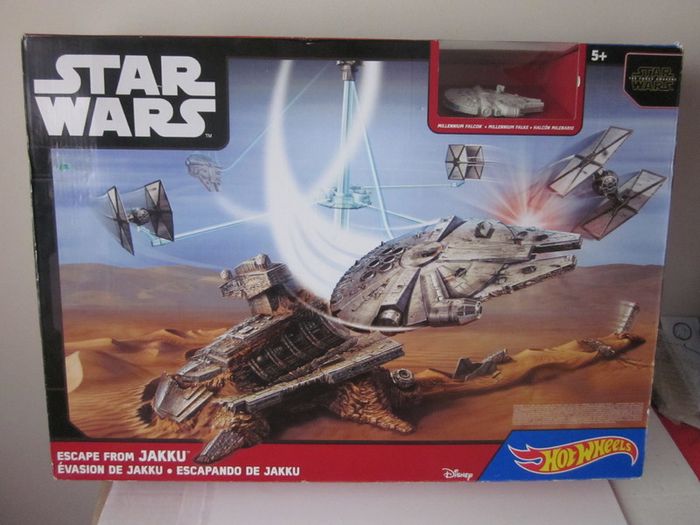 Hot Wheels STAR WARS Escape from Jakku Play Set New