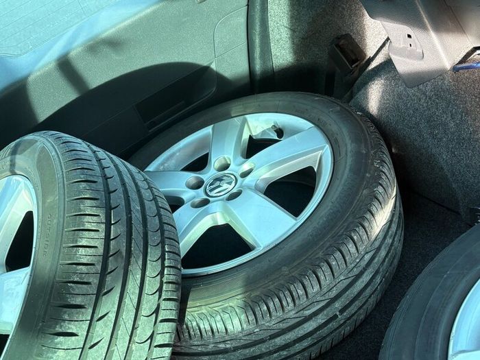 4 genuine good Volkswagen wheels and decent tyres