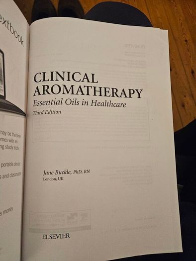 Clinical Aromatherapy. Essential Oilsin Healthcare. Paperback In Good Condition See Photos For Same