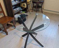 Table (80cm diameter) and 4 chairs