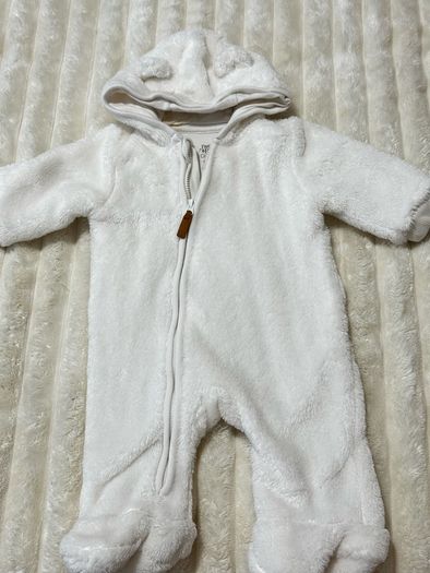 Clothes for twin girls, 0-3 months