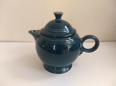 Iconic Deco-Inspired Fiesta Ware Teapot in the "Evergreen" Colourway in Excellent Condition