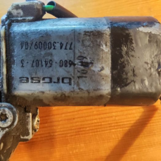 W124 Window Regulator and Motor