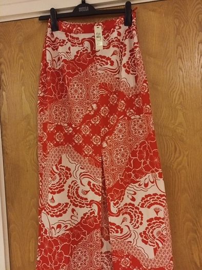 River Island   Skirt. S.10.   B.N.W.T.