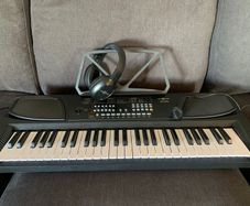 Gear4music MK-1000 electronic keyboard