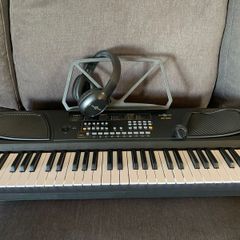 Gear4music MK-1000 electronic keyboard