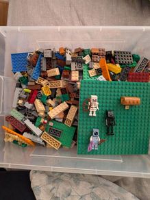 Minecraft coloured random Lego including 3 Minifigures