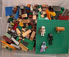 Minecraft coloured random Lego including 3 Minifigures