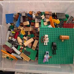 Minecraft coloured random Lego including 3 Minifigures