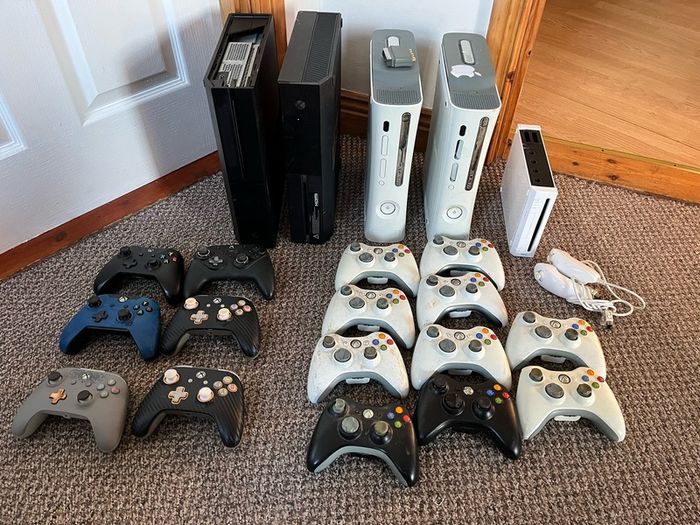 JobLot Consoles,Controllers (For Parts or Repair)