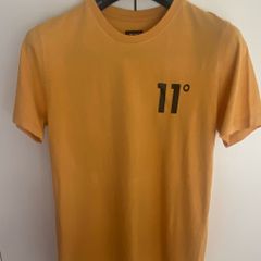 11 Degrees t-shirt XS