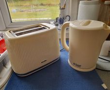 Breville Toaster and Russel Hobbs kettle