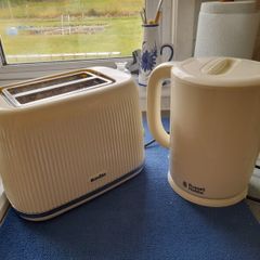 Breville Toaster and Russel Hobbs kettle