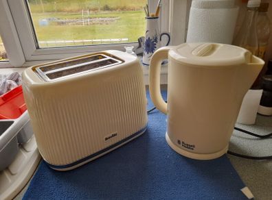 Breville Toaster and Russel Hobbs kettle