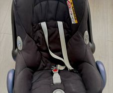 Maxi cosy infant car seat with ISO Fix