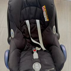 Maxi cosy infant car seat with ISO Fix