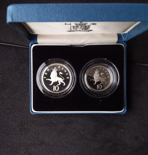 1992 Royal Mint Silver Proof 10p Two-Coin Set ( Complete with COA and Box )