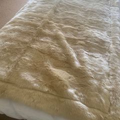 Fur bed throw