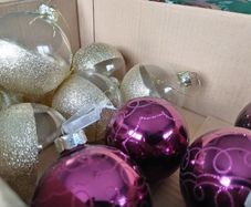 x1 Box of x12 Glass Baubles
