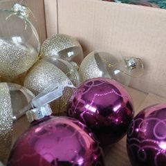 x1 Box of x12 Glass Baubles