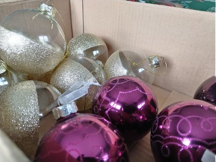 x1 Box of x12 Glass Baubles