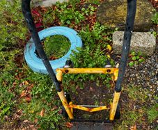 Hand fork lift
