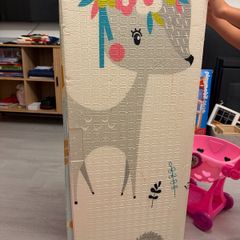 Foam playmat reversible and foldable