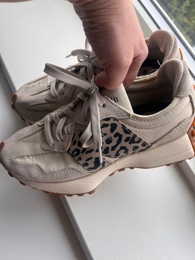 New Balance 327