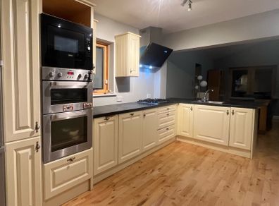 Kitchen Units with Integrated Oven & Microwave