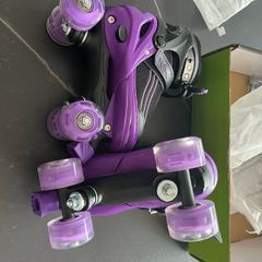 Never been used before still in the box Big kids size medium roller skates