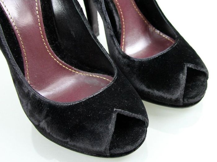 New Gucci Elizabeth Black Velvet Heart Shaped Open Toe Heels Platform