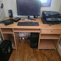 Computer desk