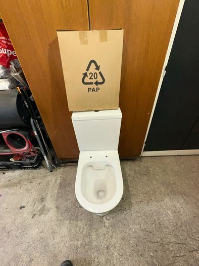 Brand New Toilet,cistern And Lid