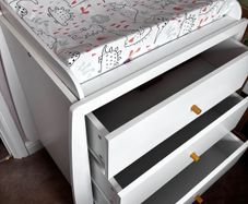 Snuzkot baby changing table