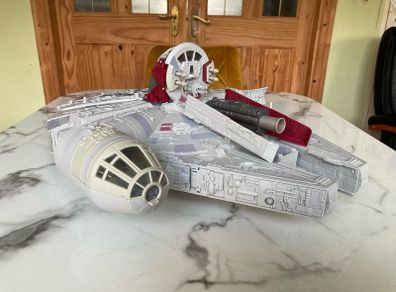Star Wars Episode VII, VIII, IX Deluxe Battle Action Millennium Falcon