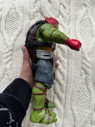 Playmate Teenage Mutant Ninja Turtles Out of the Shadows 11" Raphael Figure 2015 Right hand is too loose Used Please look at the pictures