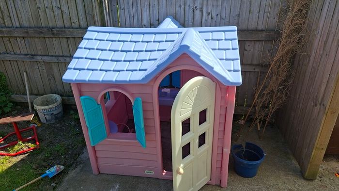 toy - playhouse - little tikes cottage