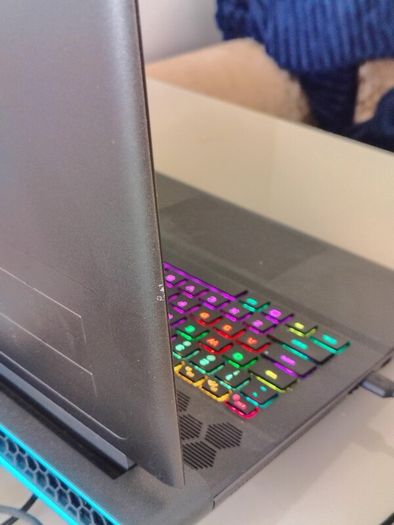 Alienware m18 R1 Gaming Laptop 18"