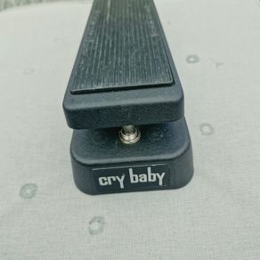 Dunlop cry baby wah pedal