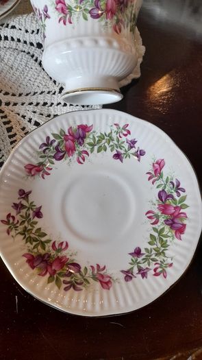 Vintage "Elizabeth " fuchsia tea set