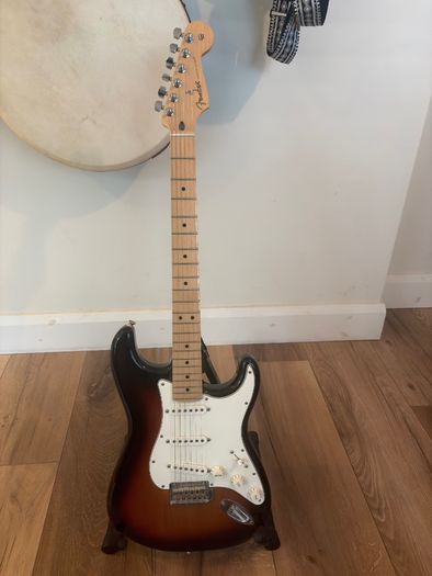 Fender Player Stratocaster, Sunburst, Excellent Condition
