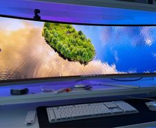 49 OLED RTX 5070ti i9 work/gaming setup