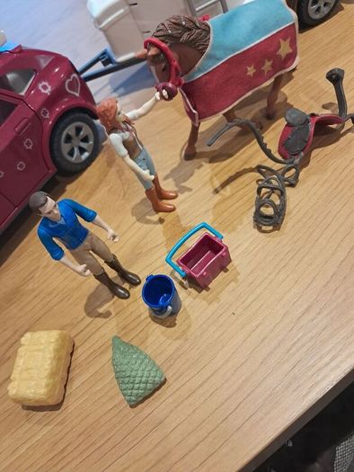 Schleich car and trailer