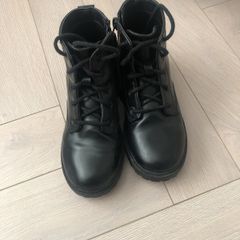 Kids boots